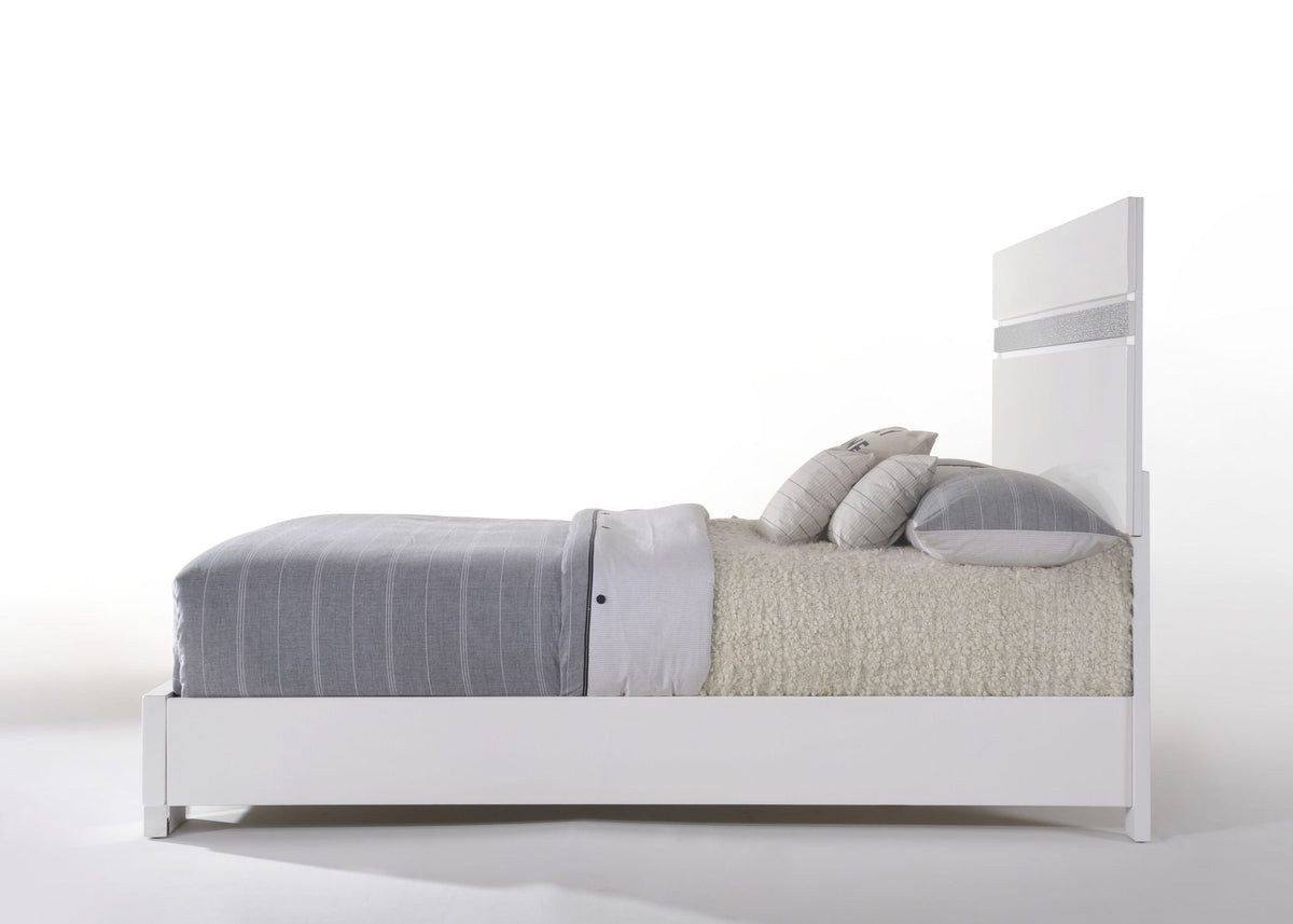 Naima II Queen Bed in White High Gloss Doba
