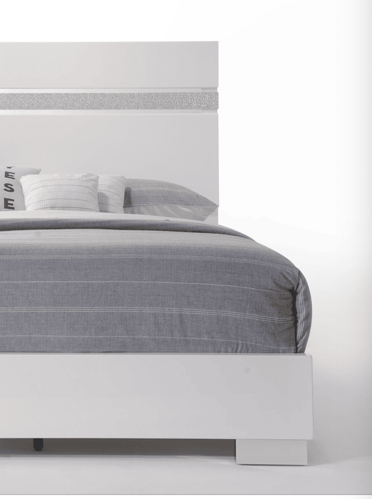 Naima II Queen Bed in White High Gloss Doba
