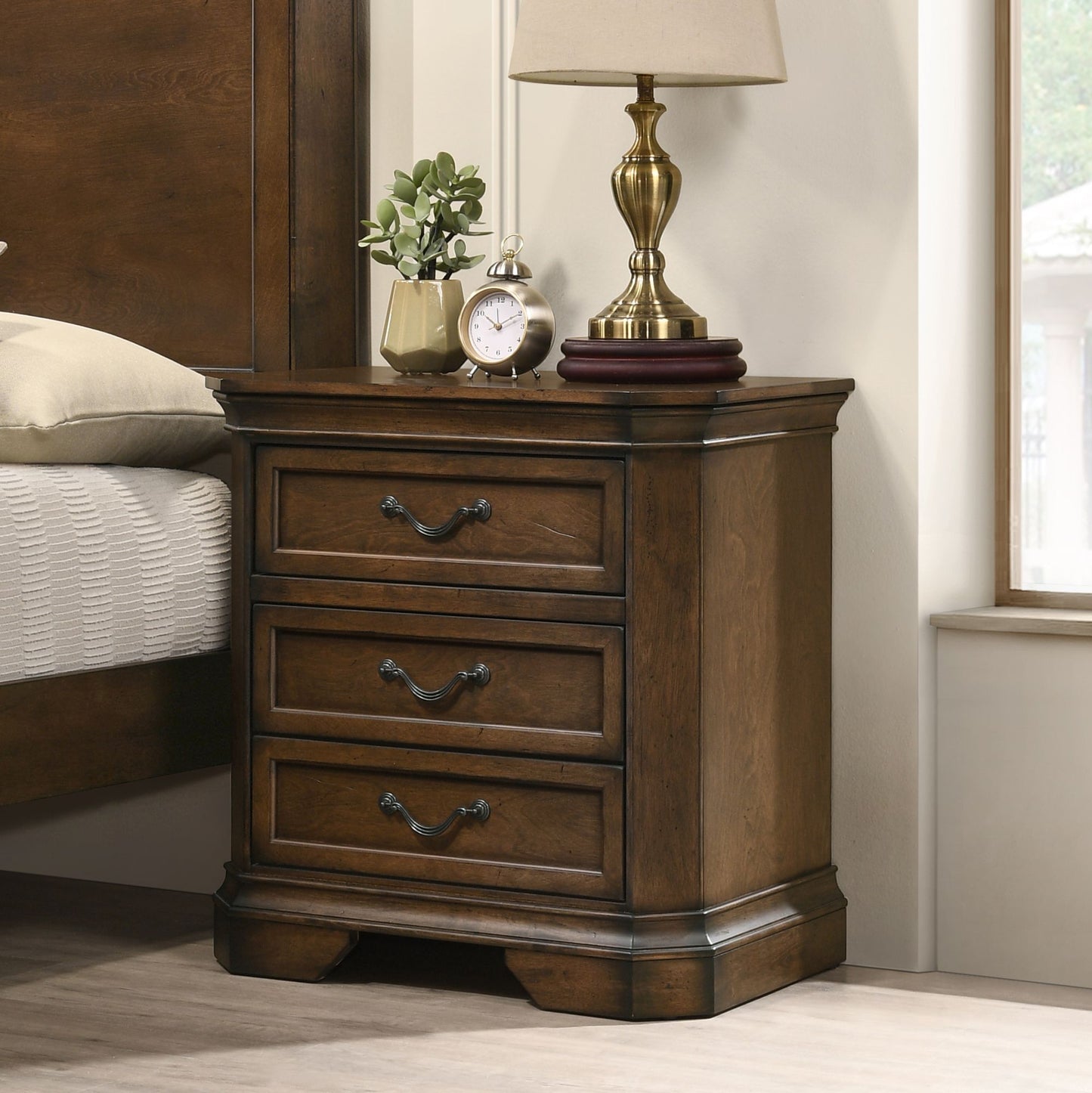Buena Vista 3 Pc. King Bedroom Suite in Antique Walnut