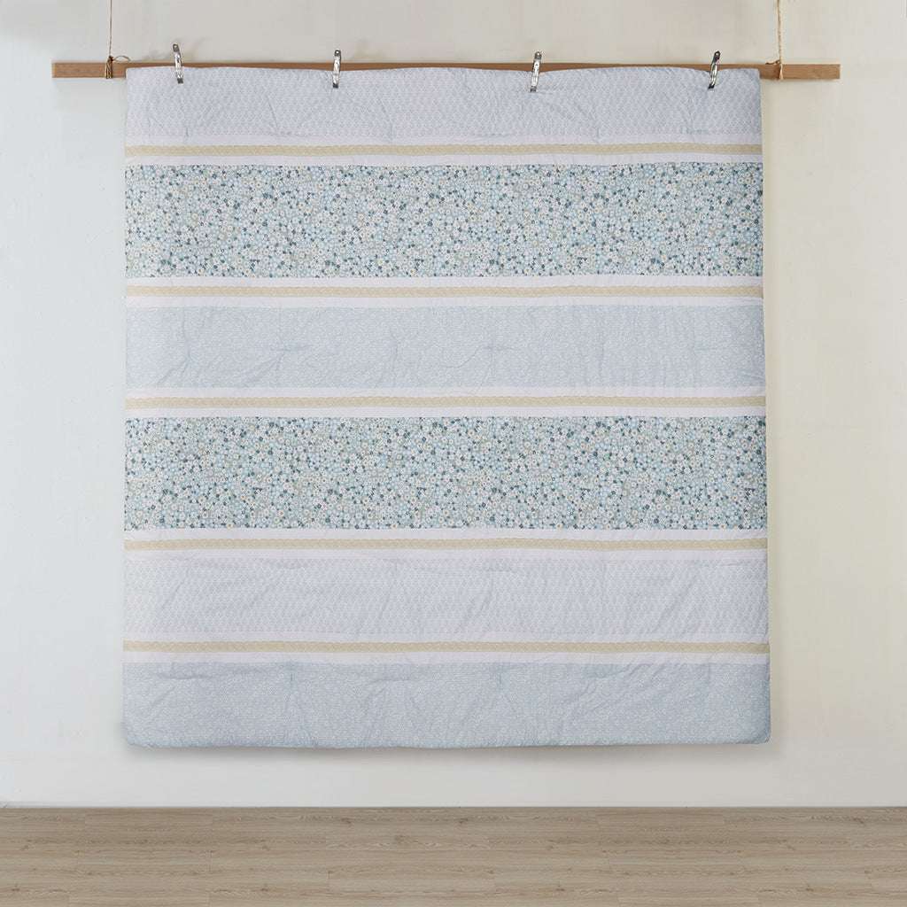 5 Piece Seersucker Comforter Set with Throw Pillows